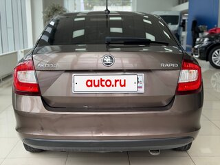 2018 Skoda Rapid I Рестайлинг, коричневый, 830000 рублей, вид 4