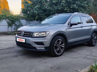 2017 Volkswagen Tiguan II, серебристый, 1850000 рублей, вид 1