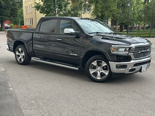 2020 Ram 1500 Quad Cab eTorque V, чёрный, 6400000 рублей, вид 2