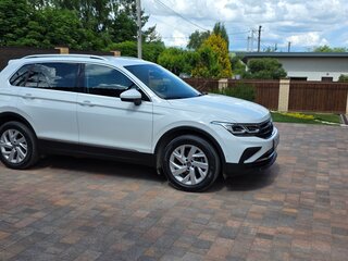 2020 Volkswagen Tiguan II Рестайлинг, белый, 2900000 рублей, вид 1