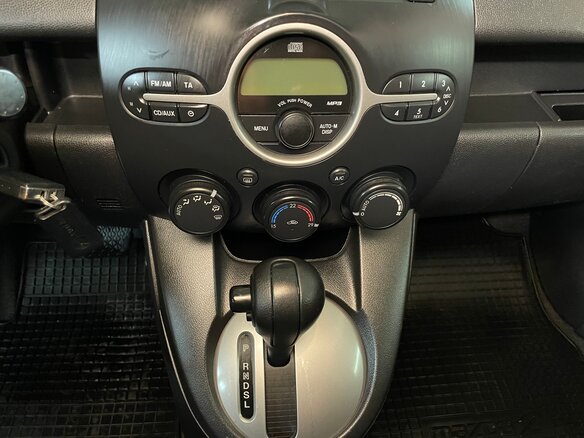 2008 Mazda 2 II (DE), красный, 690000 рублей - вид 24