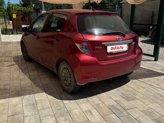 2012 Toyota Yaris III, красный, 950000 рублей, вид 2