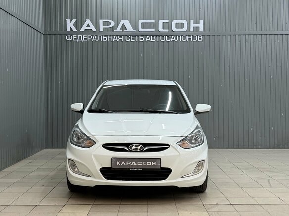 2013 Hyundai Solaris I, белый, 760000 рублей - вид 2