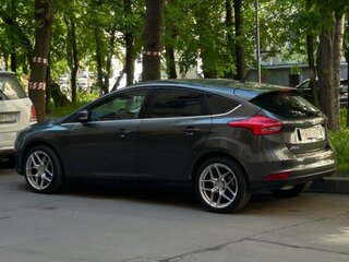 2015 Ford Focus III Рестайлинг, серый, 800000 рублей, вид 1