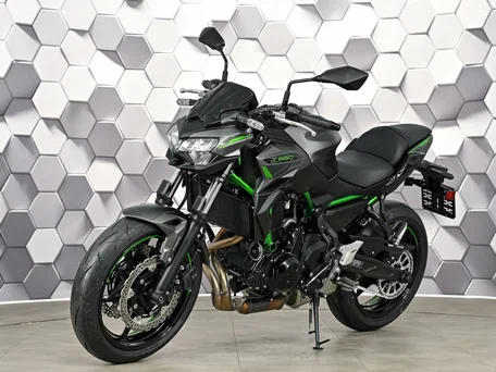 2025 Kawasaki Z 650, серый, 977000 рублей, вид 2