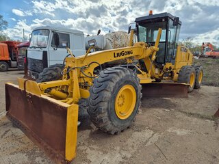 2013 LiuGong Автогрейдеры, золотистый, 2950000 рублей, вид 1