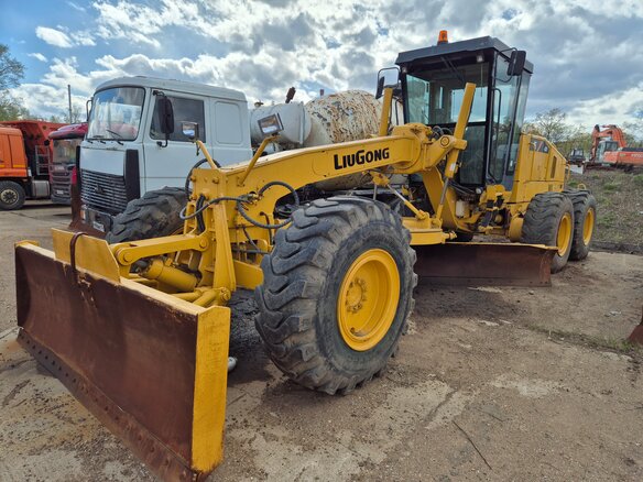 2013 LiuGong Автогрейдеры, золотистый, 2950000 рублей