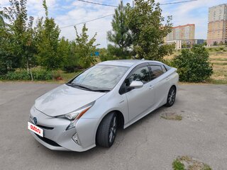 2017 Toyota Prius IV (XW50), серебристый, 1950000 рублей, вид 1