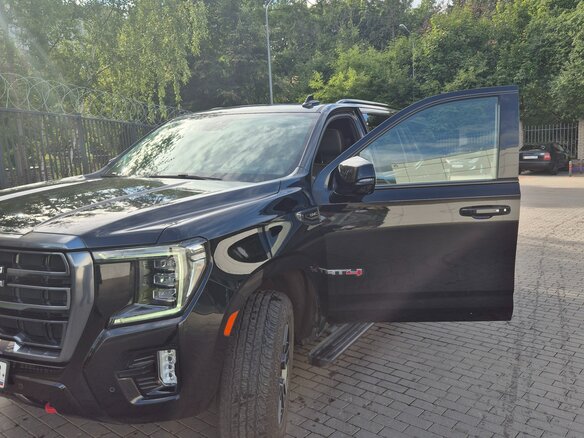 2022 GMC Yukon V, чёрный, 8500000 рублей - вид 2