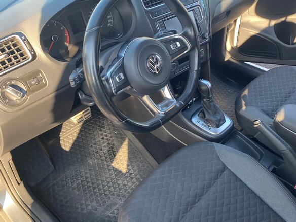 2018 Volkswagen Polo V Рестайлинг, серый, 1370000 рублей - вид 10