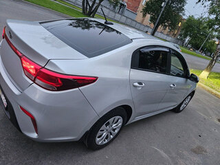 2018 Kia Rio IV, серебристый, 1200000 рублей, вид 4