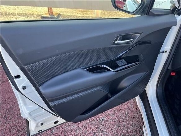 2019 Toyota C-HR I Рестайлинг, белый, 1370001 рублей - вид 17