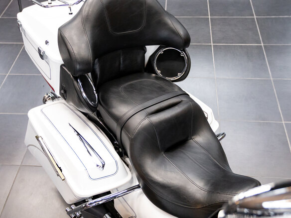 2011 Harley-Davidson Electra Glide, белый, 1100000 рублей - вид 10