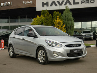 2013 Hyundai Solaris I, серебристый, 442000 рублей, вид 2
