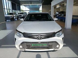 2015 Toyota Camry VII (XV50) Рестайлинг, белый, 1799000 рублей, вид 2