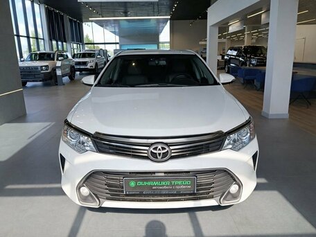 2015 Toyota Camry VII (XV50) Рестайлинг, белый, 1699000 рублей, вид 2