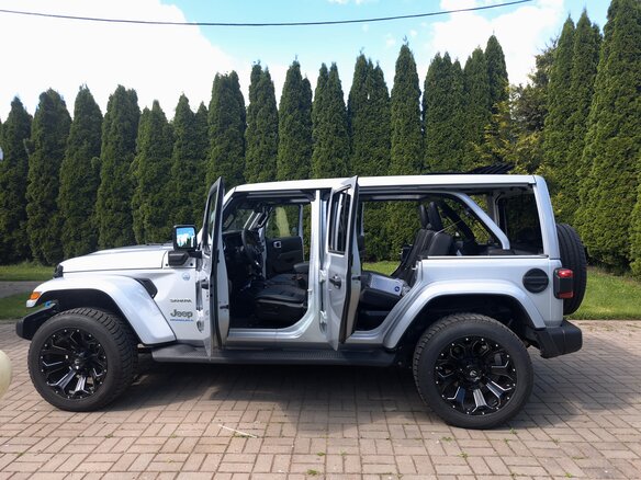 2024 Jeep Wrangler 4xe IV (JL) Рестайлинг, серебристый, 4850000 рублей