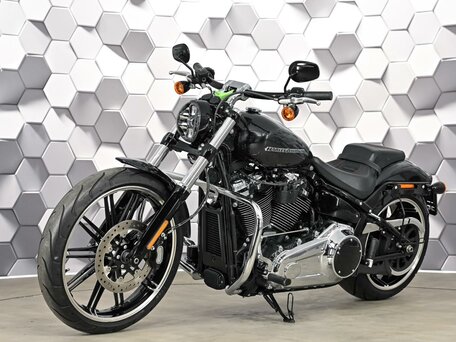 2018 Harley-Davidson Breakout, чёрный, 1729000 рублей, вид 2