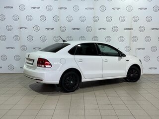 2017 Volkswagen Polo V Рестайлинг, белый, 1050000 рублей, вид 4