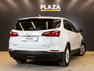 2017 Chevrolet Equinox III, белый, 1872000 рублей, вид 4