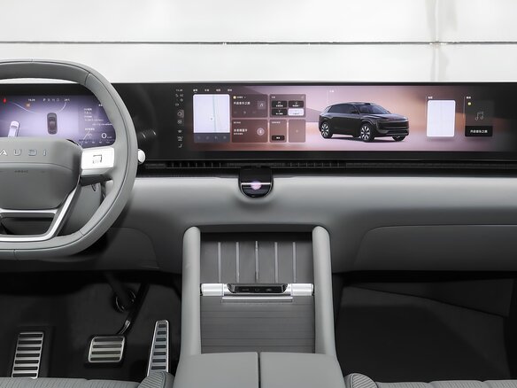 2026 Audi E7X, чёрный, 7399900 рублей - вид 12