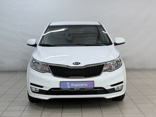 2017 Kia Rio III Рестайлинг, белый, 1070000 рублей, вид 3
