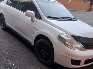 2013 Nissan Tiida I Рестайлинг, белый, 700000 рублей, вид 1