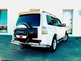 2013 Mitsubishi Pajero IV Рестайлинг 1, белый, 2500000 рублей, вид 3