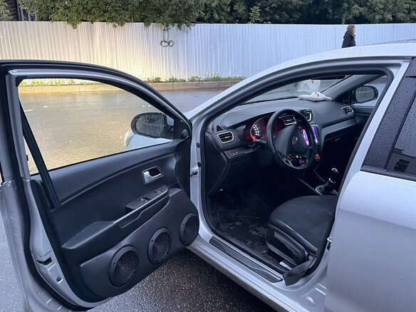 2015 Kia Rio III Рестайлинг, серебристый, 700000 рублей - вид 8