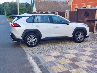 2024 Toyota RAV4 V (XA50), белый, 3850000 рублей, вид 2