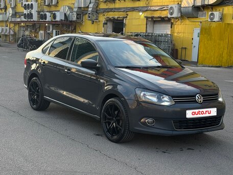 2015 Volkswagen Polo V, серый, 690000 рублей, вид 3