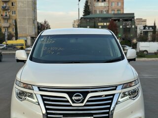 2018 Nissan Elgrand III (E52) Рестайлинг, белый, 2850000 рублей, вид 2