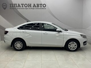 2024 Lada (ВАЗ) Vesta I Рестайлинг (NG), белый, 959000 рублей, вид 5