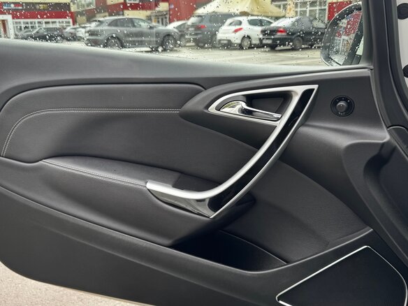 2013 Opel Astra GTC J Рестайлинг, белый, 1200000 рублей - вид 14