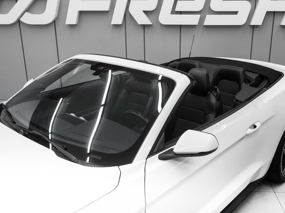 2019 Ford Mustang VI Рестайлинг, белый - вид 13