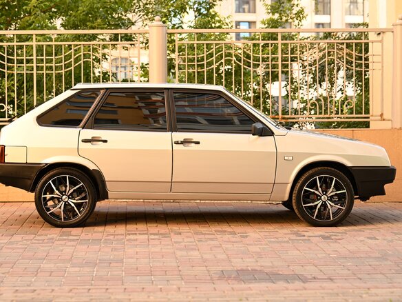 2004 Lada (ВАЗ) 21093i, серебристый, 800000 рублей - вид 5