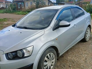 2013 Chevrolet Aveo II, серебристый, 690000 рублей, вид 2