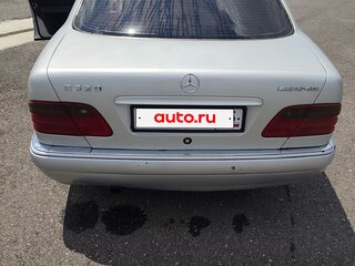 1999 Mercedes-Benz E-Класс 200 II (W210, S210) Рестайлинг, серебристый, 250000 рублей, вид 3