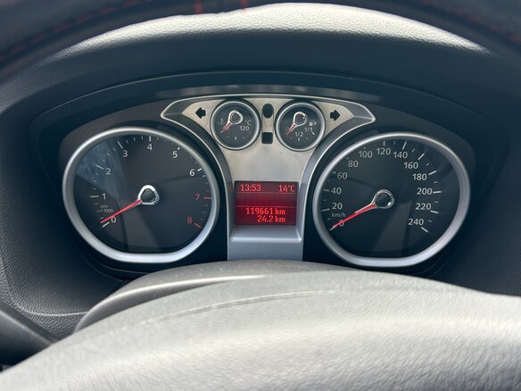 2010 Ford Focus II Рестайлинг, чёрный, 620000 рублей - вид 8