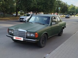 1982 Mercedes-Benz W123 240, зелёный, 80000 рублей, вид 2