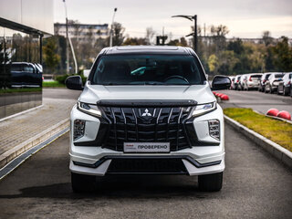 2022 Mitsubishi Montero Sport III Рестайлинг, белый, 4379777 рублей, вид 4