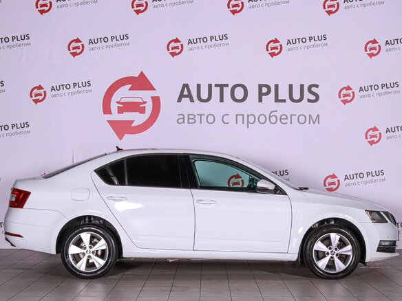 2019 Skoda Octavia III (A7) Рестайлинг, белый, 1430000 рублей - вид 5
