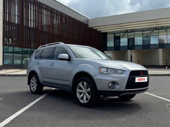 2010 Mitsubishi Outlander II Рестайлинг, серебристый, 1550000 рублей - вид 1
