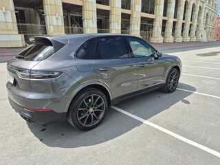 2020 Porsche Cayenne III, серый, 8200000 рублей, вид 3