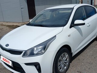 2018 Kia Rio IV, белый, 950000 рублей, вид 1