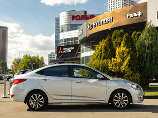 2015 Hyundai Solaris I Рестайлинг, серебристый, 1058000 рублей, вид 3