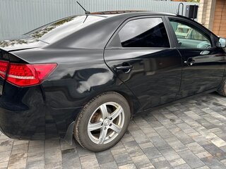 2010 Kia Cerato 6-speed II, чёрный, 650000 рублей, вид 5