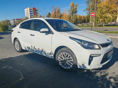 2018 Kia Rio IV, белый, 1450000 рублей, вид 3