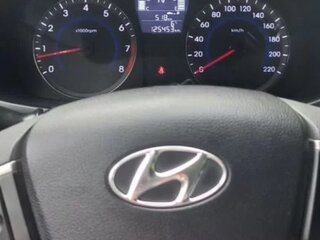 2014 Hyundai Solaris I, бежевый, 900000 рублей, вид 3