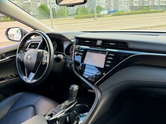 2018 Toyota Camry VIII (XV70), белый - вид 22